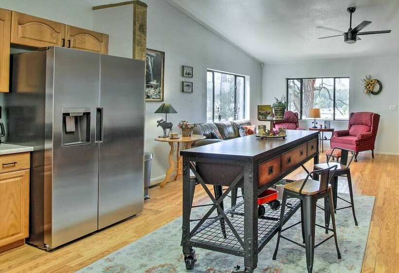 Peaceful Nutrioso Cabin Retreat W/ Mountain Views!