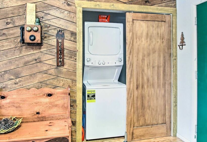 Peaceful Nutrioso Cabin Retreat W/ Mountain Views!