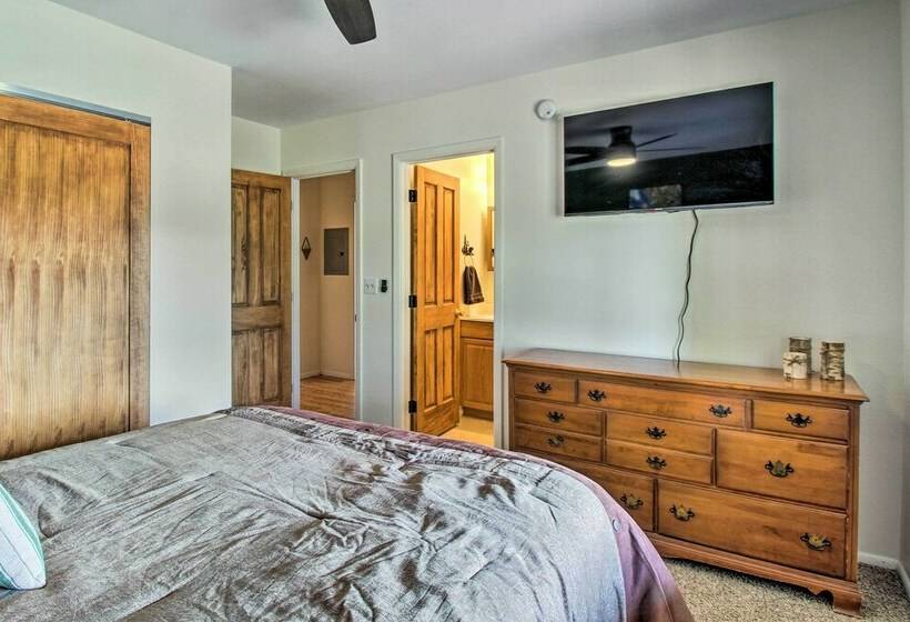 Peaceful Nutrioso Cabin Retreat W/ Mountain Views!