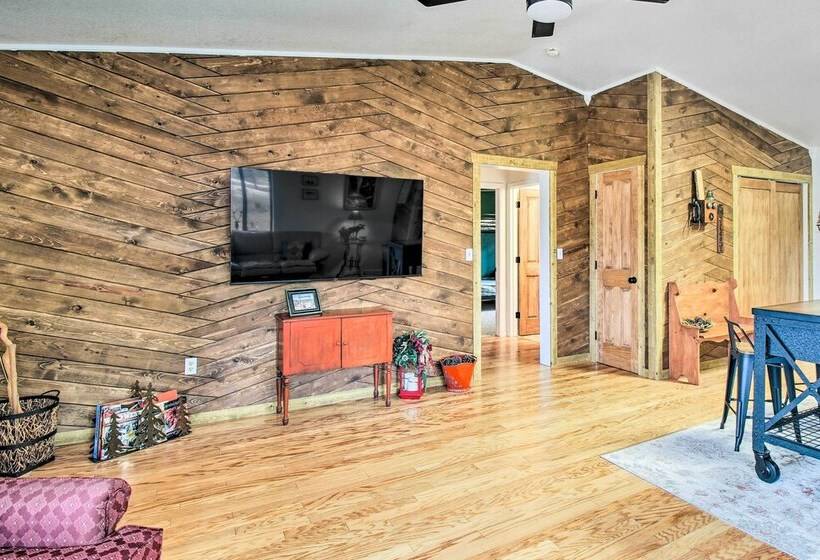 Peaceful Nutrioso Cabin Retreat W/ Mountain Views!