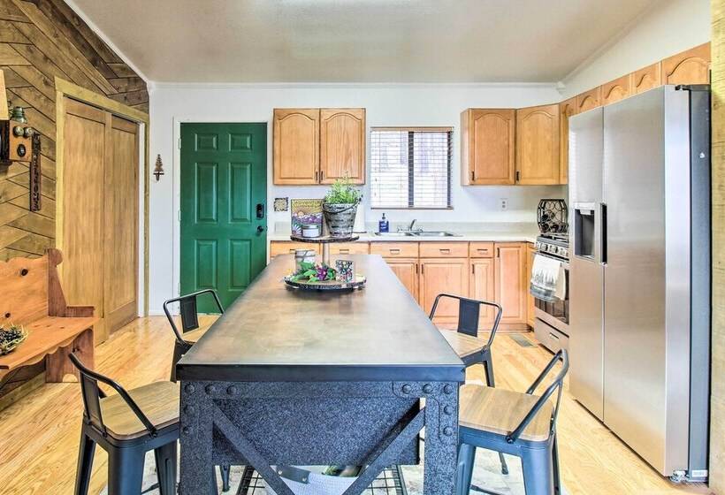 Peaceful Nutrioso Cabin Retreat W/ Mountain Views!