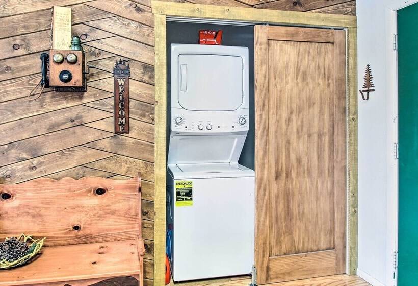 Peaceful Nutrioso Cabin Retreat W/ Mountain Views!