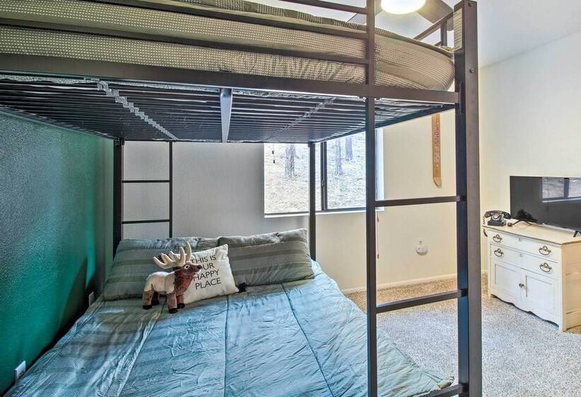 Peaceful Nutrioso Cabin Retreat W/ Mountain Views!