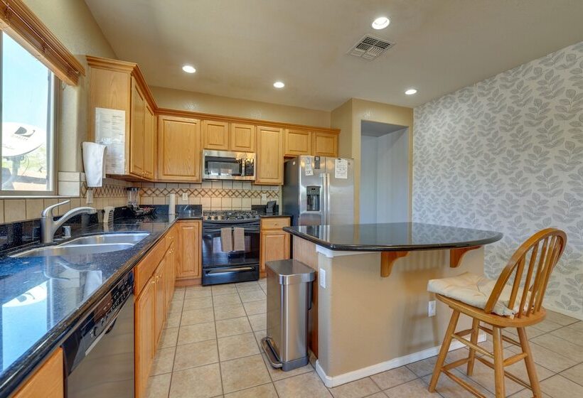 Peoria Home W/ Hot Tub ~ 8 Mi To Sports Complex!