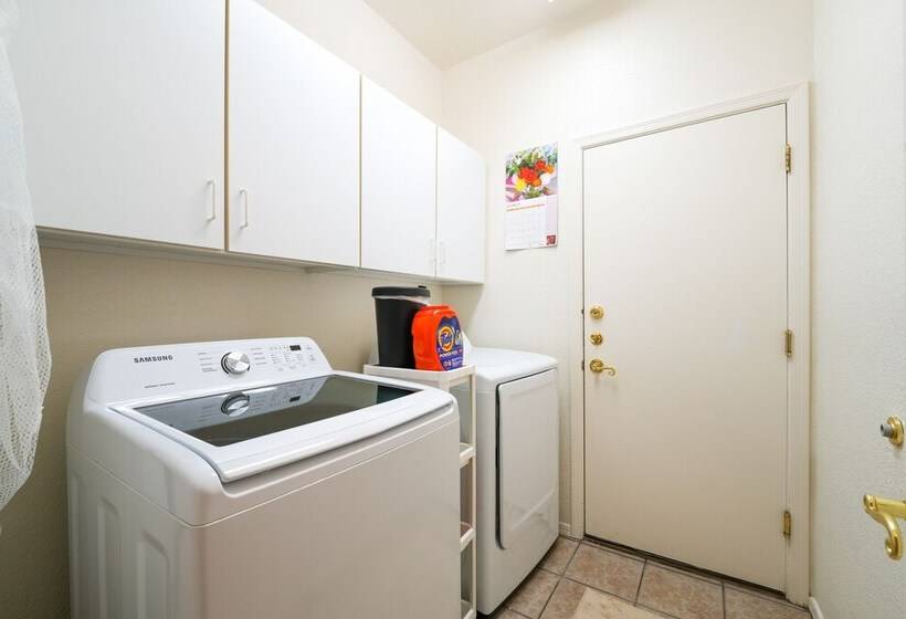 Peoria Home W/ Hot Tub ~ 8 Mi To Sports Complex!