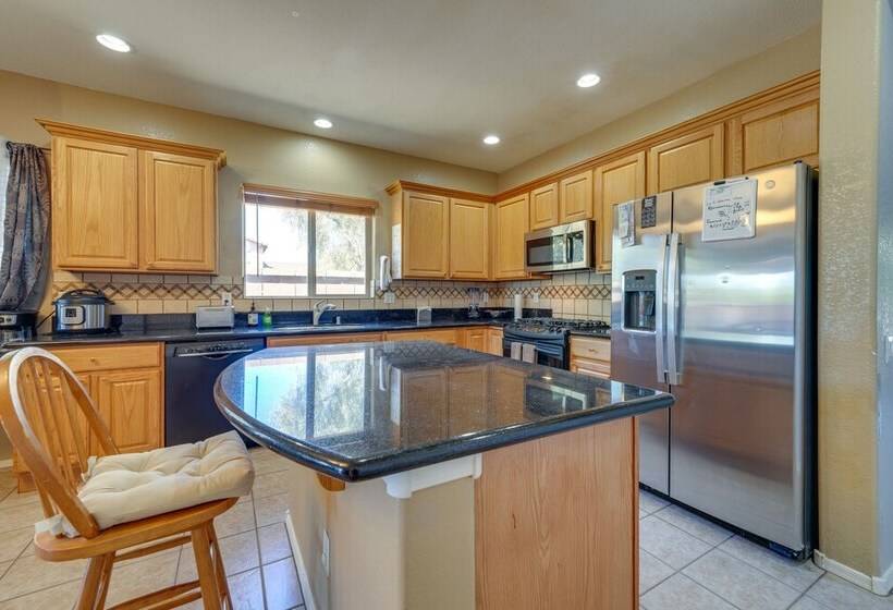 Peoria Home W/ Hot Tub ~ 8 Mi To Sports Complex!