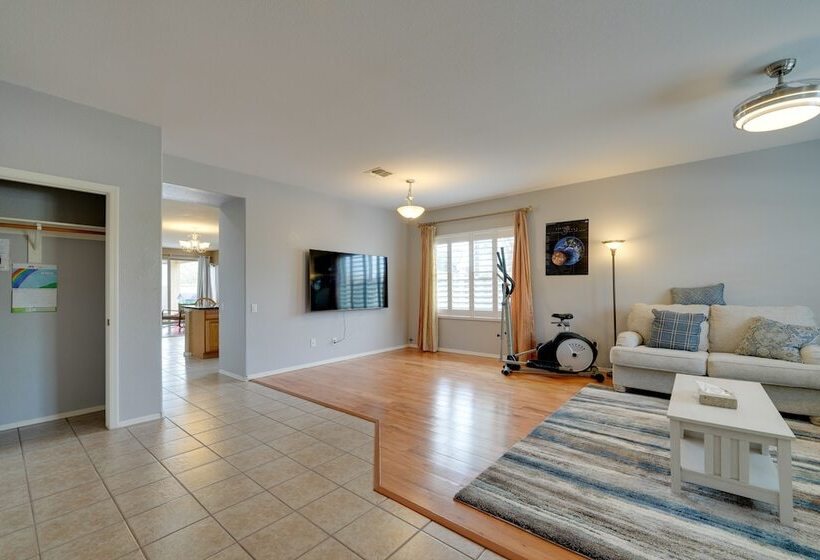 Peoria Home W/ Hot Tub ~ 8 Mi To Sports Complex!