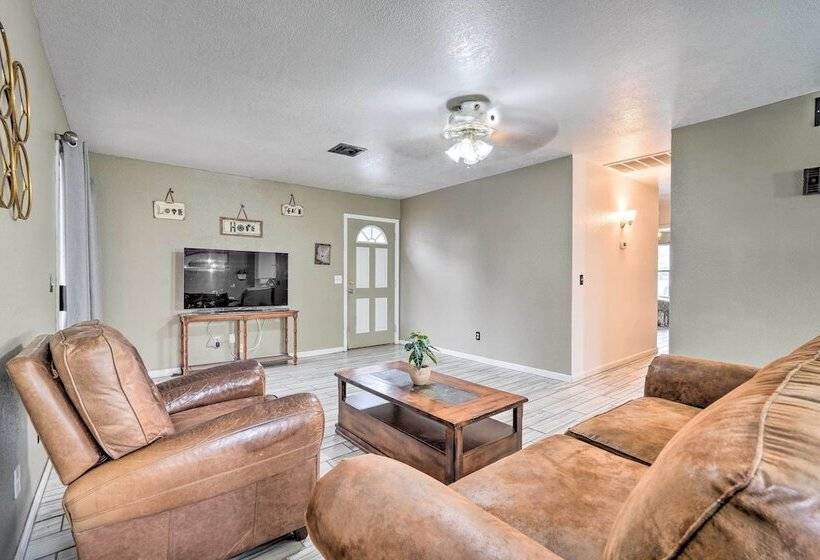 Peoria Home W/ Patio, 2 Mi To Sports Complex!