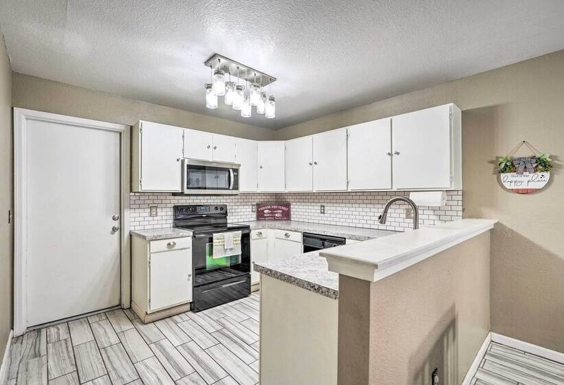 Peoria Home W/ Patio, 2 Mi To Sports Complex!