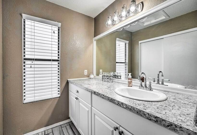 Peoria Home W/ Patio, 2 Mi To Sports Complex!