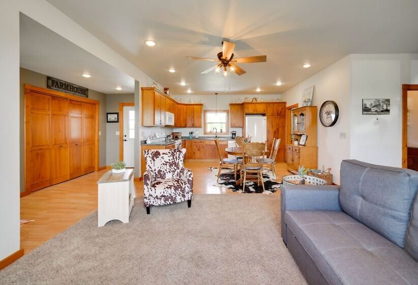 Peshtigo Dairy Farm Escape: Fire Pit, Grills!