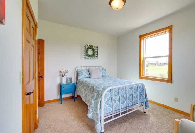 Peshtigo Dairy Farm Escape: Fire Pit, Grills!