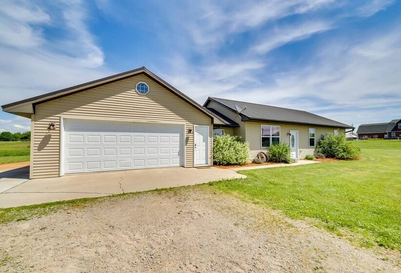 Peshtigo Dairy Farm Escape: Fire Pit, Grills!