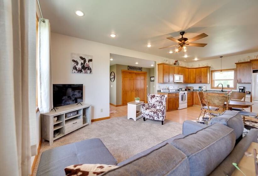 Peshtigo Dairy Farm Escape: Fire Pit, Grills!