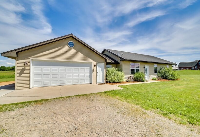 Peshtigo Dairy Farm Escape: Fire Pit, Grills!