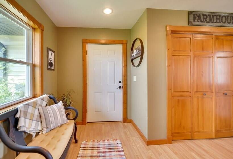 Peshtigo Dairy Farm Escape: Fire Pit, Grills!