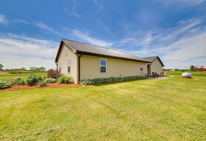 Peshtigo Dairy Farm Escape: Fire Pit, Grills!