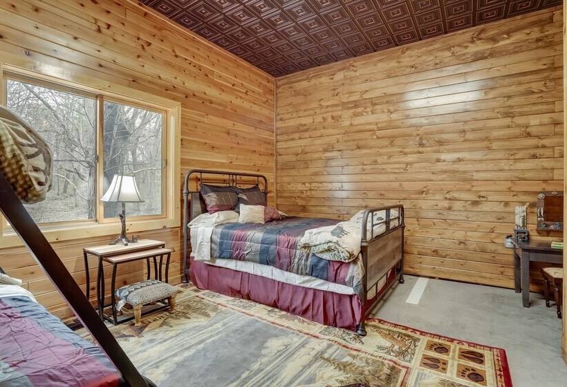 Pet Friendly Cabin Retreat: Walk To Lake Pepin!