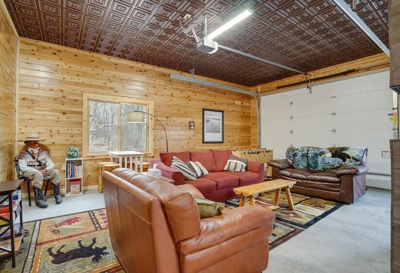 Pet Friendly Cabin Retreat: Walk To Lake Pepin!