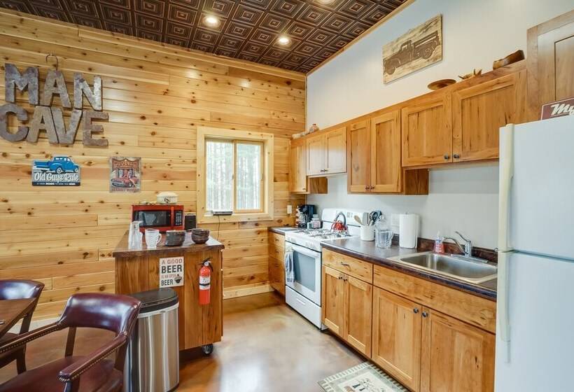 Pet Friendly Cabin Retreat: Walk To Lake Pepin!