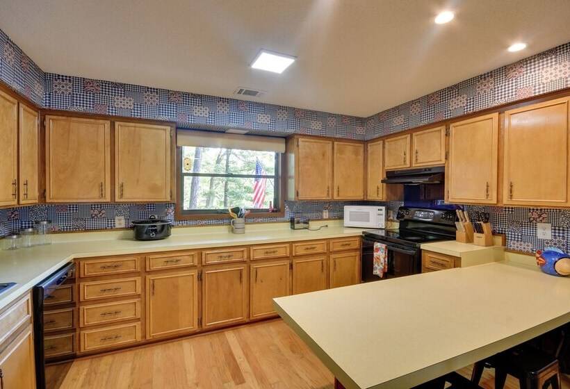 Pet Friendly Cabin W/ Dock On Lake Martin!