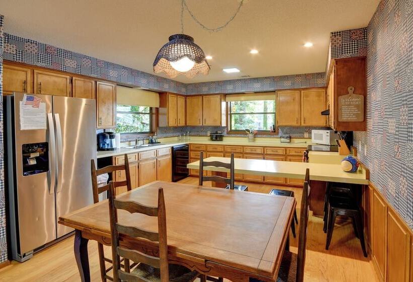 Pet Friendly Cabin W/ Dock On Lake Martin!