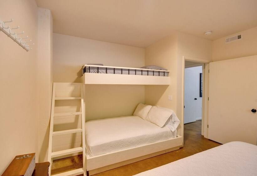 Pet Friendly Cabin W/ Dock On Lake Martin!