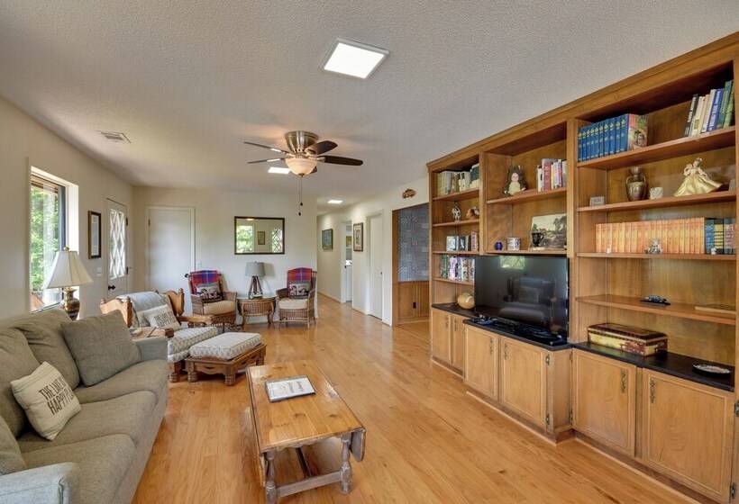 Pet Friendly Cabin W/ Dock On Lake Martin!