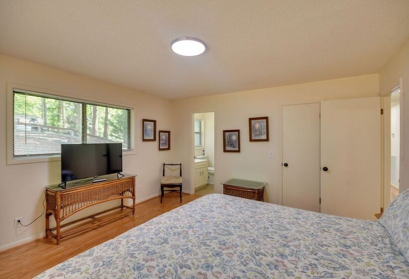 Pet Friendly Cabin W/ Dock On Lake Martin!