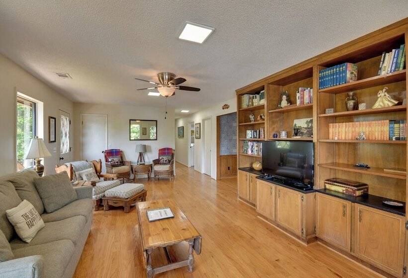 Pet Friendly Cabin W/ Dock On Lake Martin!