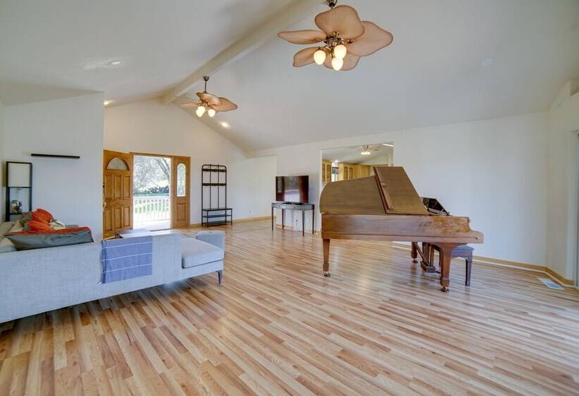 Pet Friendly Clearlake Oaks Vacation Home W/ Pool!