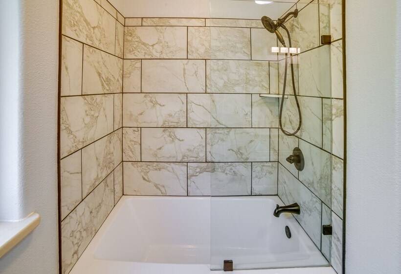 Pet Friendly Clearlake Oaks Vacation Home W/ Pool!