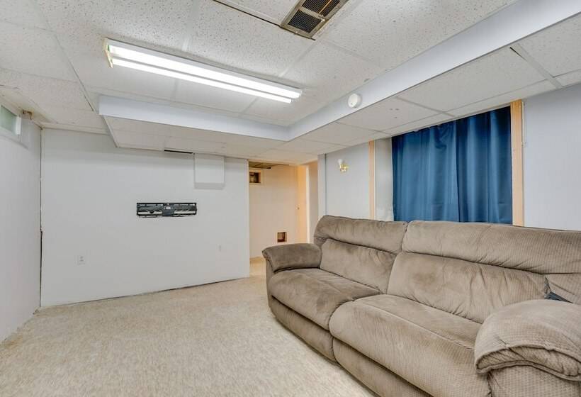 Pet Friendly Dearborn Home < 2 Mi To Downtown!