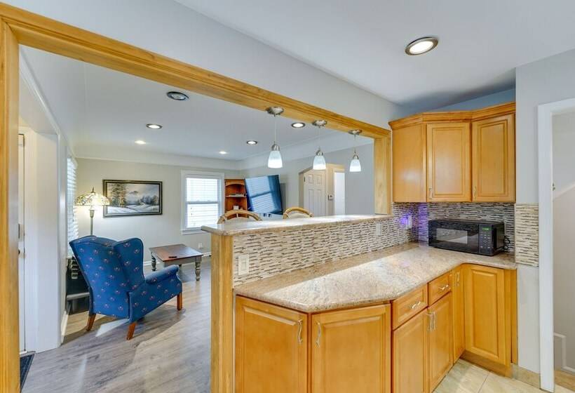 Pet Friendly Dearborn Home < 2 Mi To Downtown!