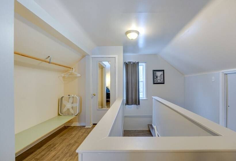 Pet Friendly Dearborn Home < 2 Mi To Downtown!