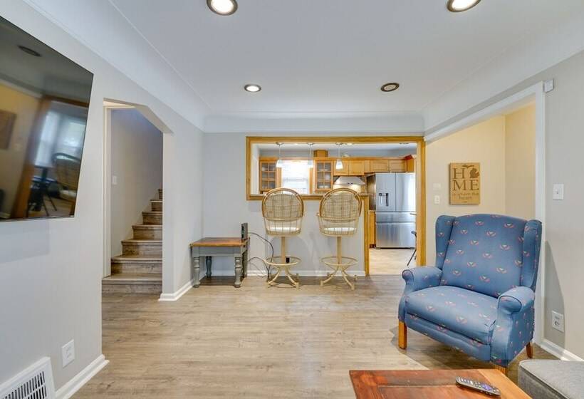Pet Friendly Dearborn Home < 2 Mi To Downtown!