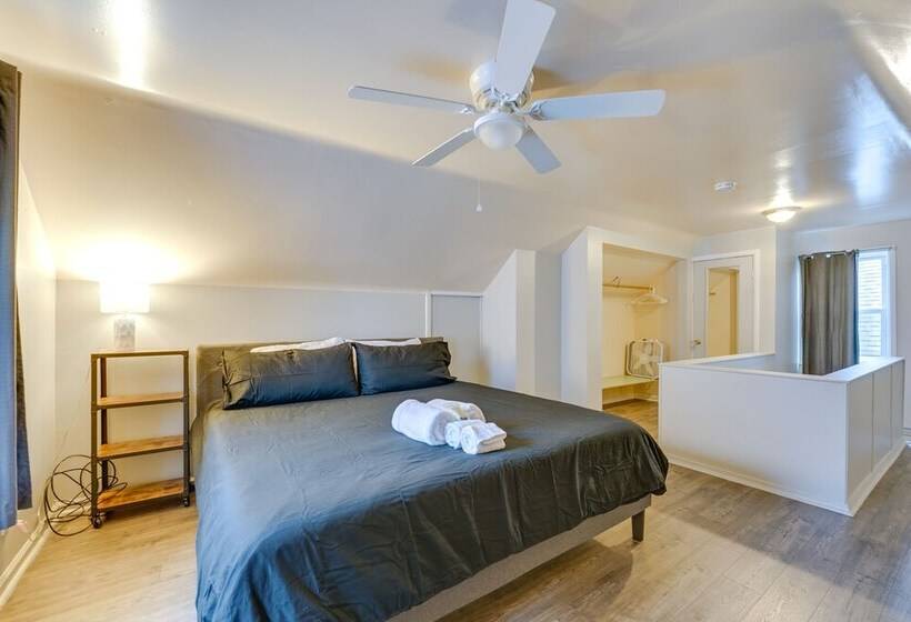 Pet Friendly Dearborn Home < 2 Mi To Downtown!