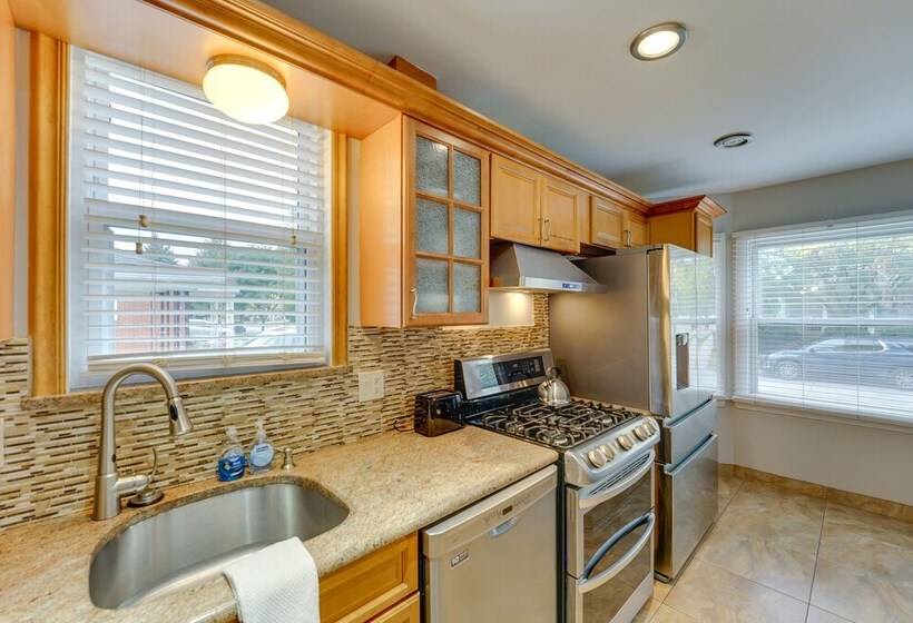 Pet Friendly Dearborn Home < 2 Mi To Downtown!