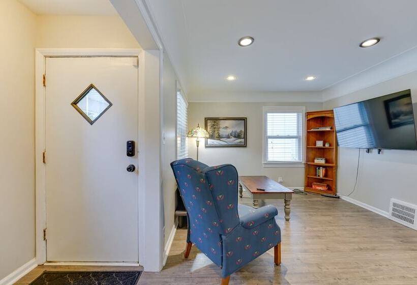 Pet Friendly Dearborn Home < 2 Mi To Downtown!