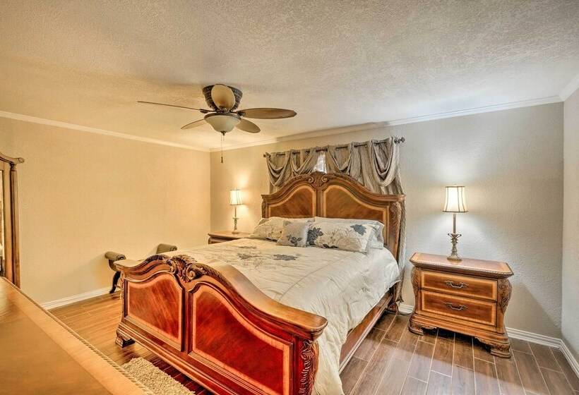 Pet Friendly Home ~ 6 Mi To Downtown Fort Worth!