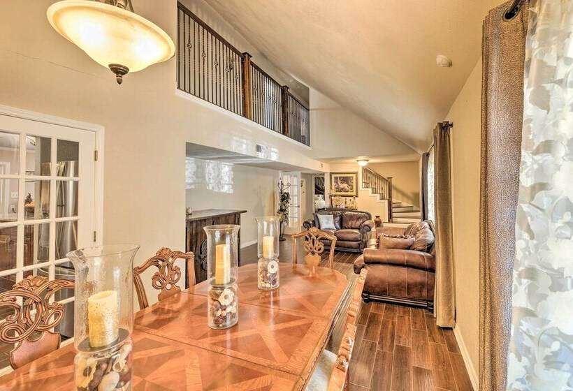 Pet Friendly Home ~ 6 Mi To Downtown Fort Worth!