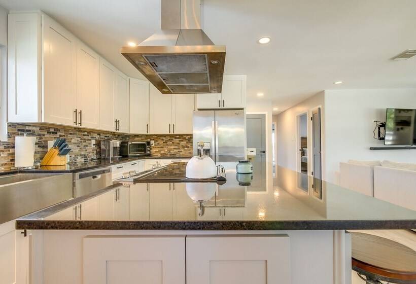 Lago Vista Vacation Rental W/ Fireplace!