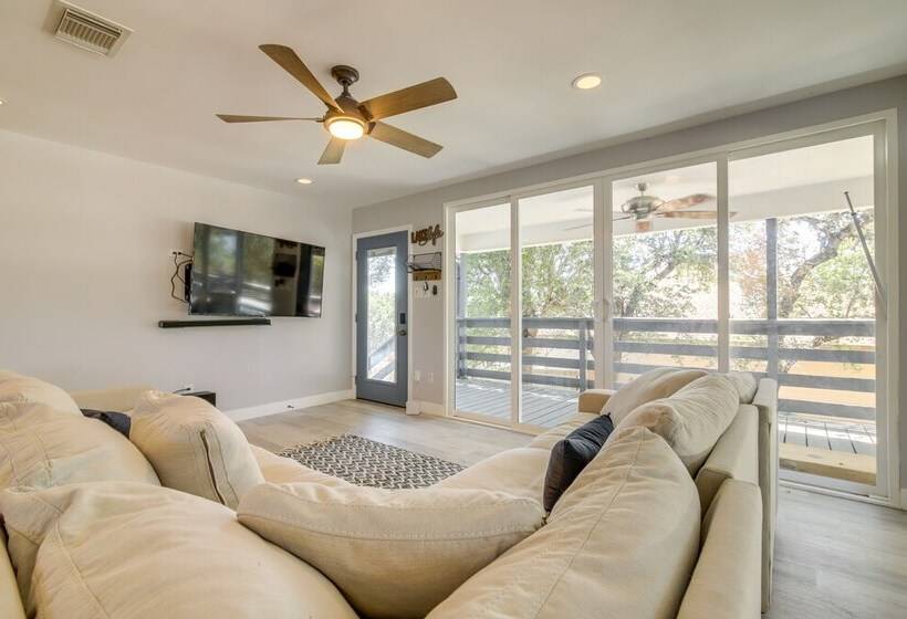 Lago Vista Vacation Rental W/ Fireplace!