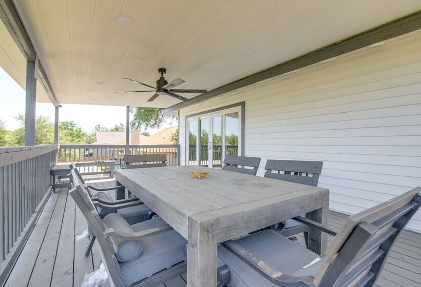 Lago Vista Vacation Rental W/ Fireplace!