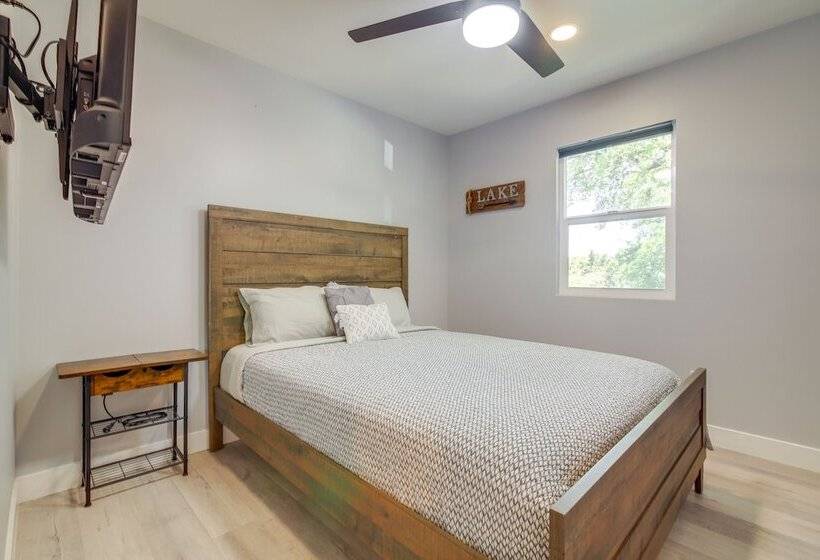 Lago Vista Vacation Rental W/ Fireplace!