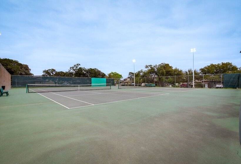 Lago Vista Vacation Rental W/ Fireplace!