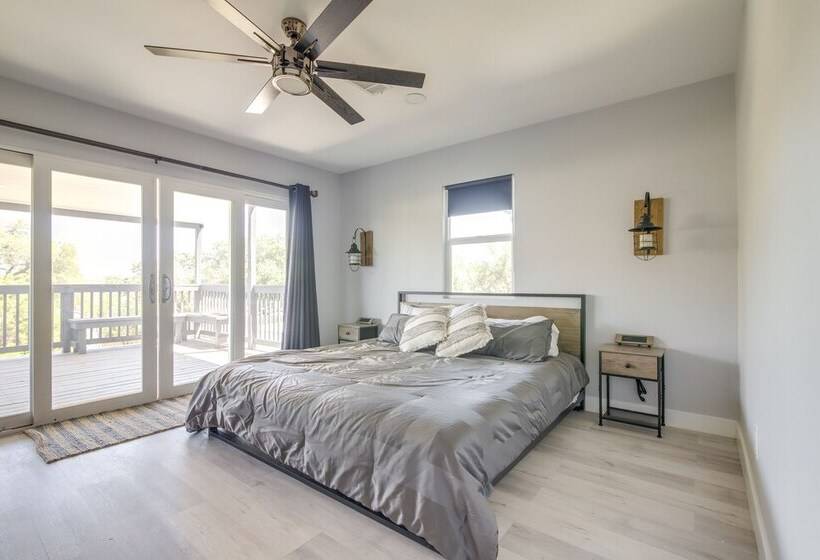 Lago Vista Vacation Rental W/ Fireplace!