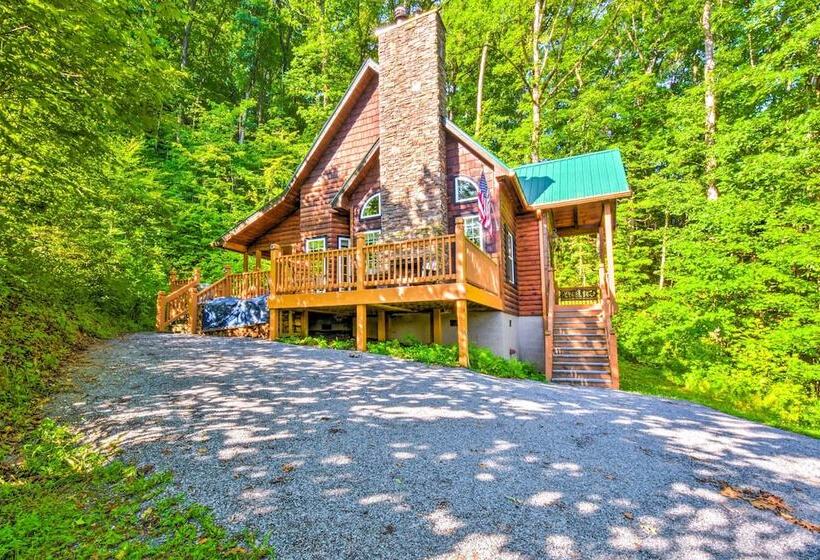 3 Mi To Museums: Smoky Mountains Cabin W/ Deck