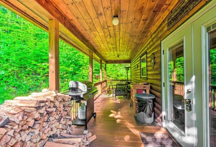 3 Mi To Museums: Smoky Mountains Cabin W/ Deck