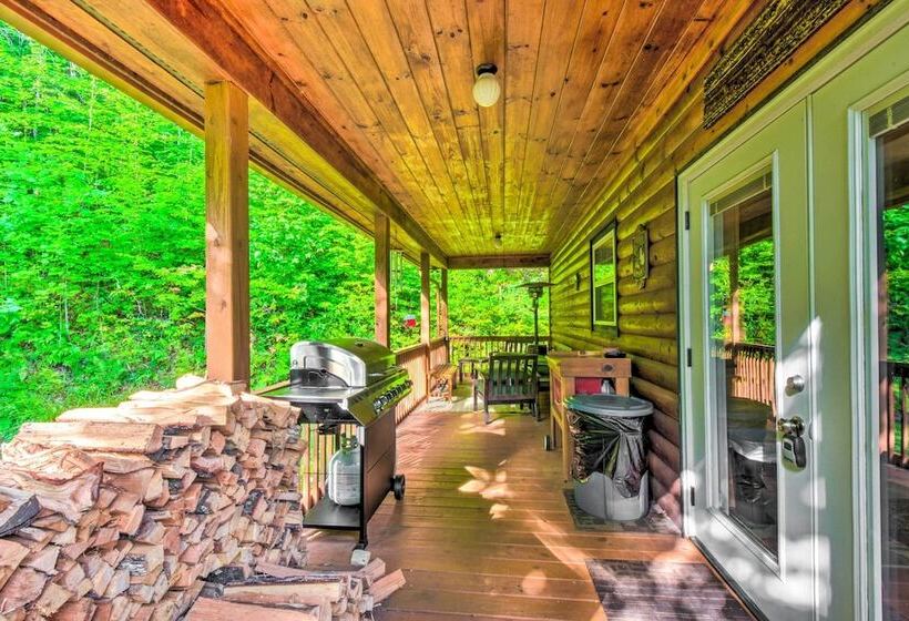 3 Mi To Museums: Smoky Mountains Cabin W/ Deck